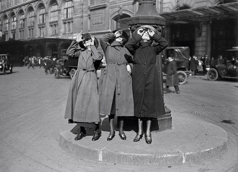 Agence Rol, L’éclipse, gare Saint Lazare, 1921