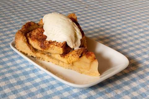 Apple cake with vanilla ice cream 2