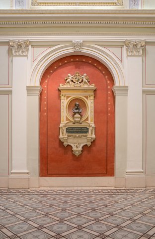 Heinrich von Ferstel   bust in the vestibule of the big ballroom   2059 HDR