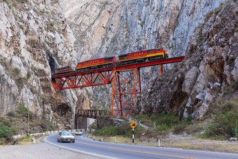 FCCA GE C30 7 Infiernillo Viaduct